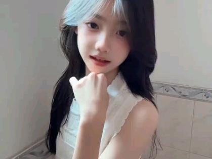 小予姐姐泳装