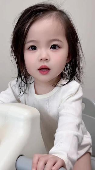 人类幼崽一岁内好可爱