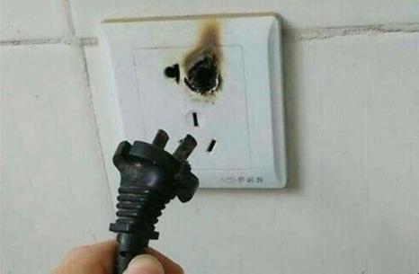 充电插头烧了,家里现在没电