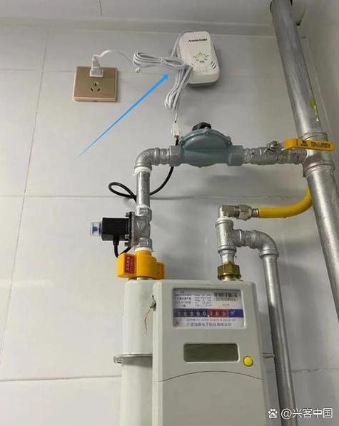 燃气总阀锁了,但拧不动