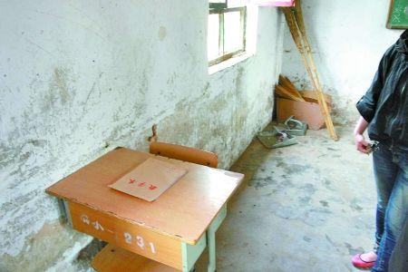 私立NPC学校锁住的教室门