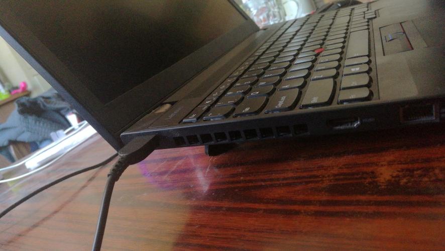 thinkpad电源灯闪烁,开不了机缩略图