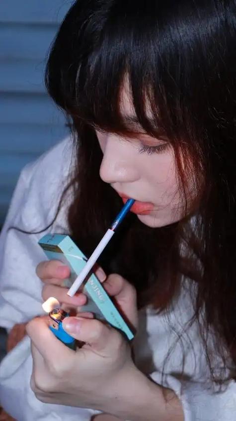 初中女生吸烟怎么教育