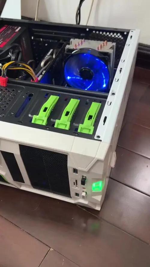 电脑电源亮了又灭了截图