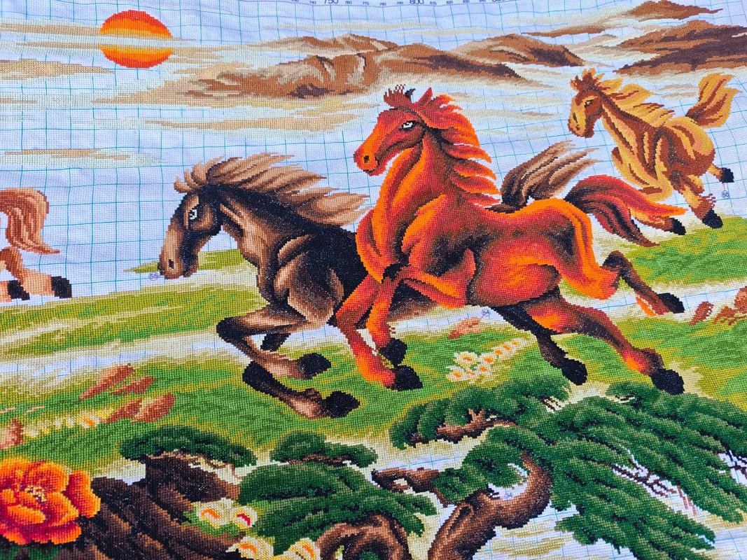 八骏图十字绣能卖多少钱