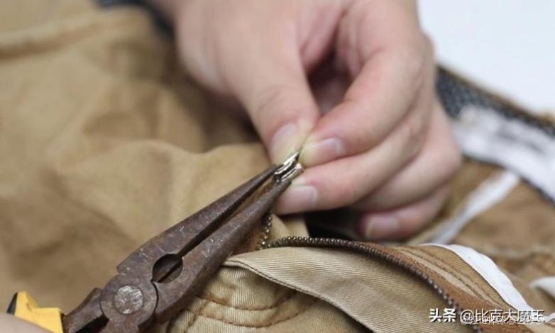 一千多的衣服拉链掉漆