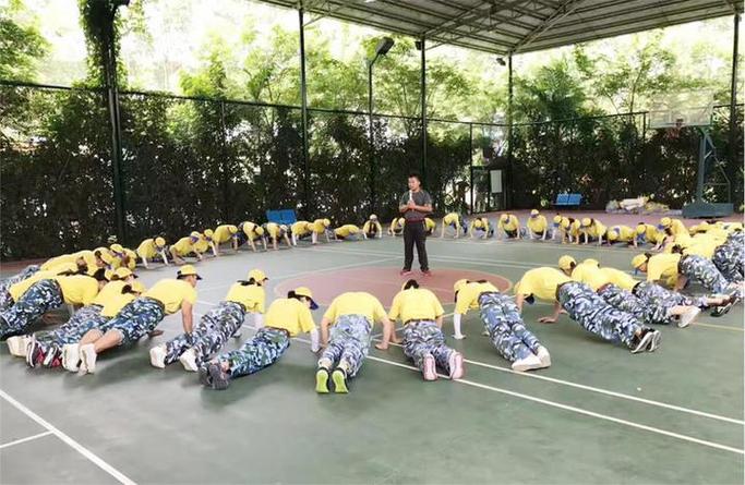 抓鸭子团建游戏怎么玩