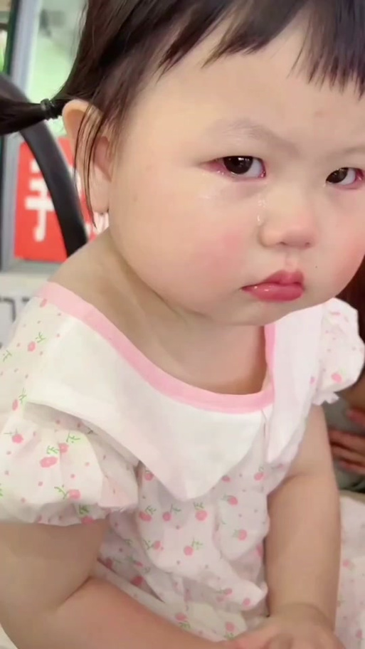 翻白眼表情包可爱小女孩图标