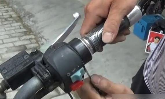 电动车油门把手坏了怎么修