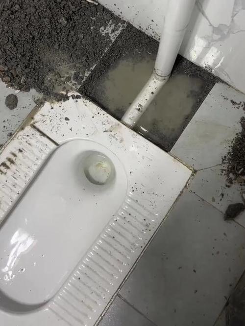 蹲便器冲水后一直流水
