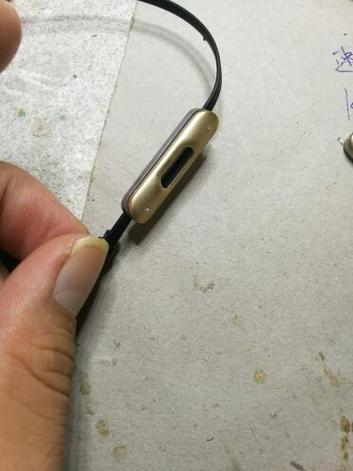 华为耳机突然没声音了