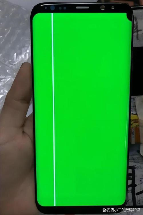 手机屏幕出现绿色竖线怎么自修