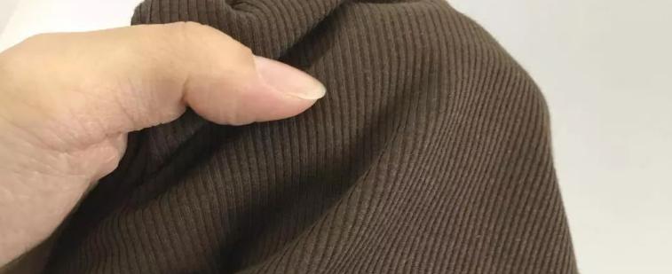 羊毛大衣老爱沾毛是不是质量不好
