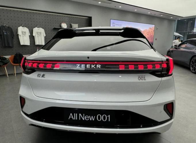 极氪001汽车价格游戏截图