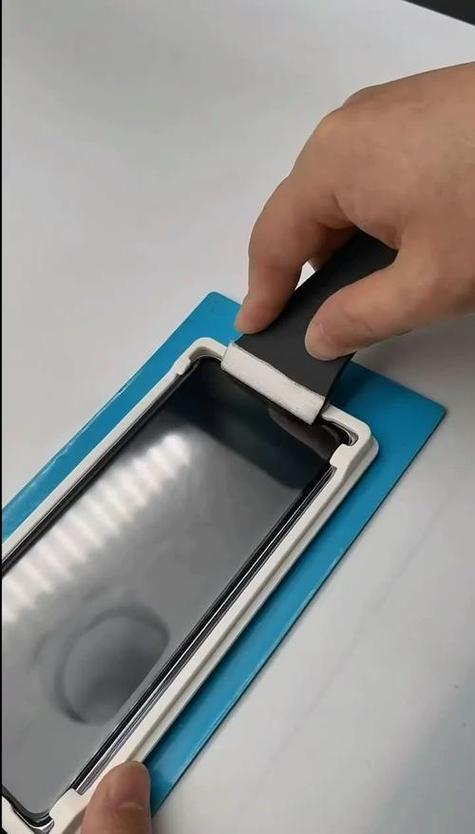 怎么撕下钢化膜