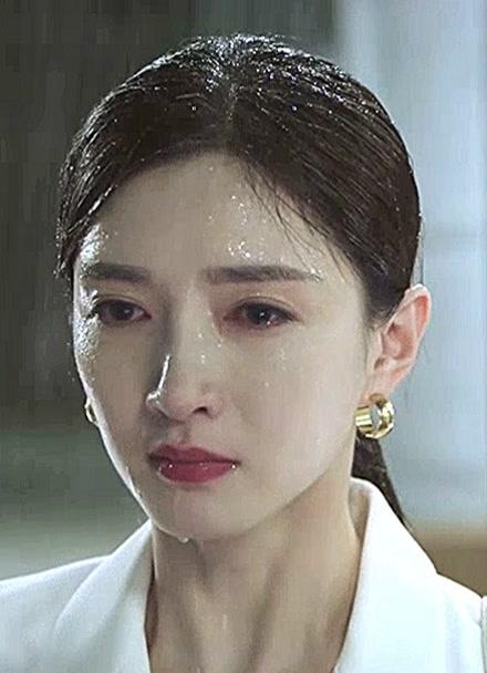 女生哭了男生心疼表现