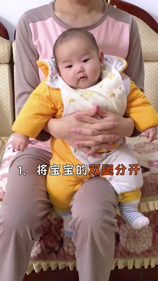 小孩子挂胸前的摄像头