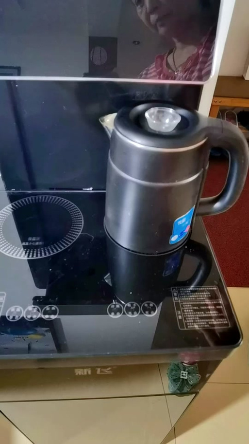 茶吧机灯全亮闪滴滴响图标