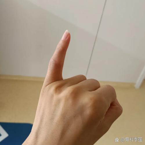 右手小拇指
