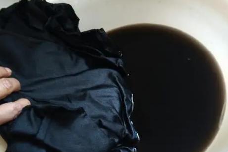 黑色衣服发白了怎么恢复原色缩略图