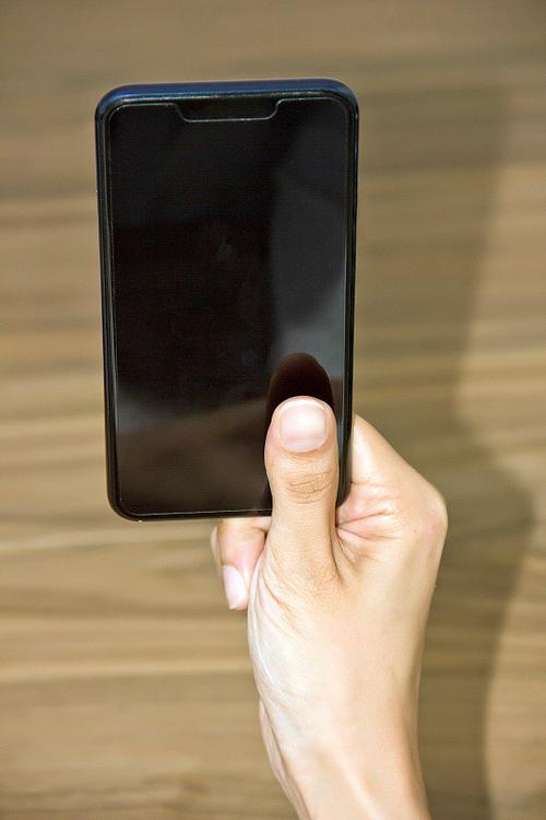 ⅴiV0s30手机拿着手上就掉了截图