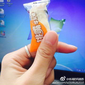 开心的是除了能从口袋掏出钱还有糖