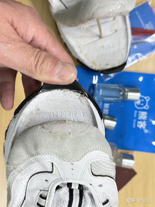 鞋子上的胶水印怎么去掉截图