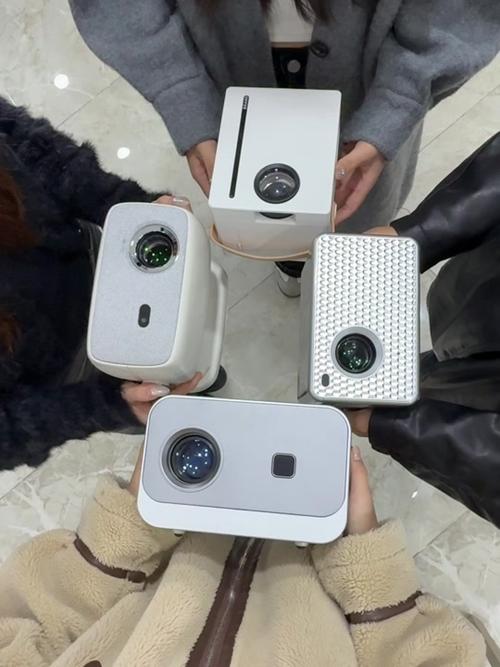投影仪用插电的怎么用