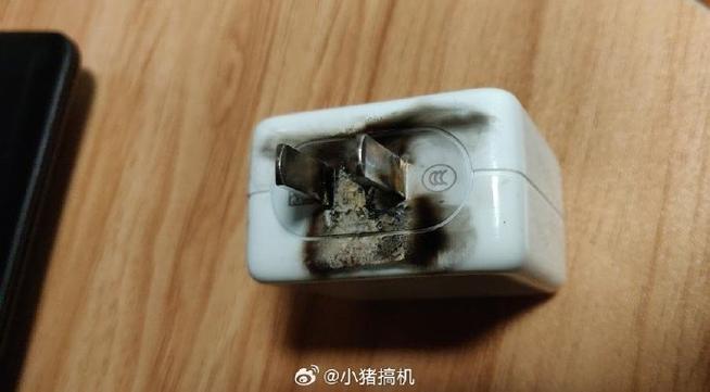 用劣质充电线对手机