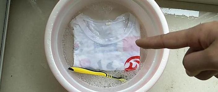洗衣液没洗干净衣服发黄图标