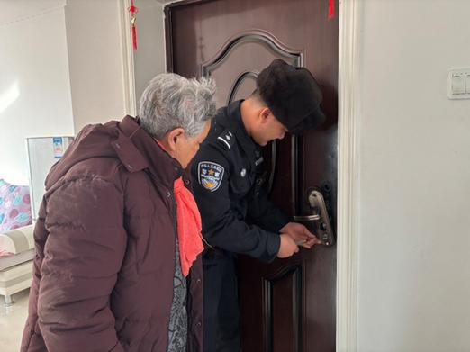 堵门锁警察会怎么处理
