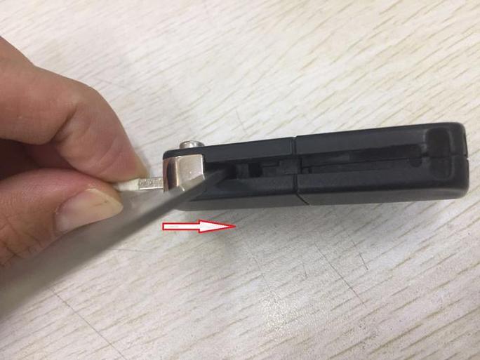 汽车遥控钥匙失灵怎么恢复