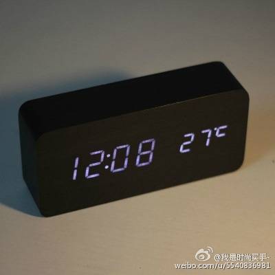 美剧里长方形闹钟截图