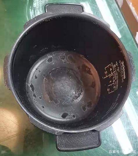 内胆涂层掉了一点点