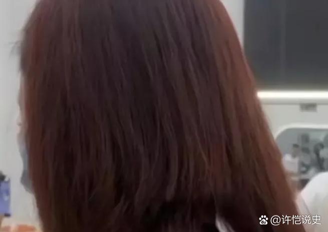 发尾发黄该不该剪掉