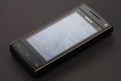 19年的诺基亚x6尾插改进了吗