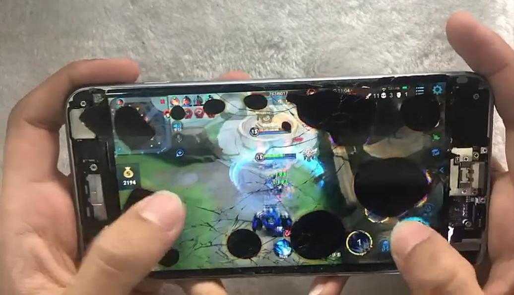 玩王者手机屏幕有一块印