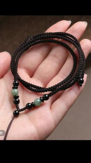玉坠配绳子还是链子图标
