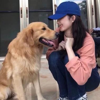 情侣头像一女拽着一狗图片