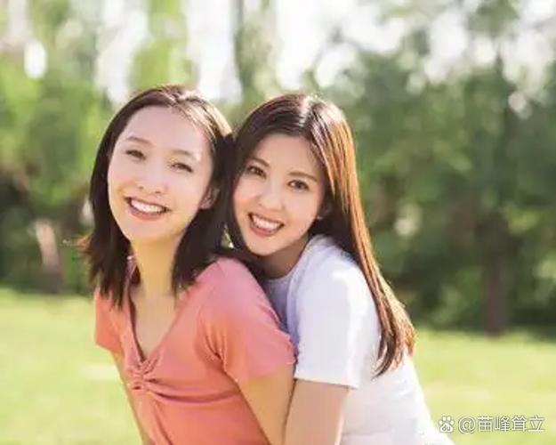 蔚和金克丝是亲姐妹么图标