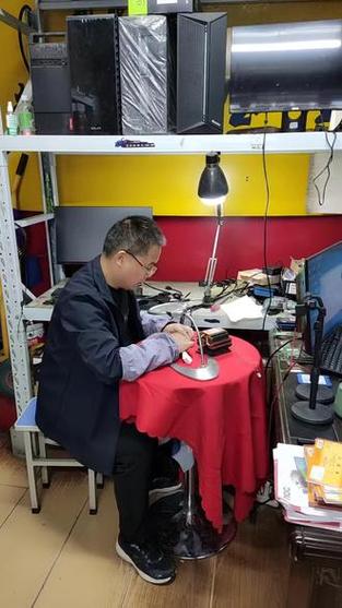 cpu风扇粘的太紧了拿不下来