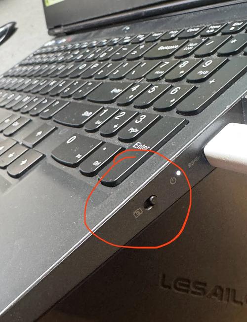 lenovo笔记本摄像头上面有个开关