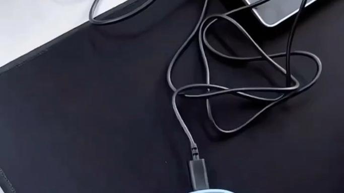 蓝牙能边充电边用吗