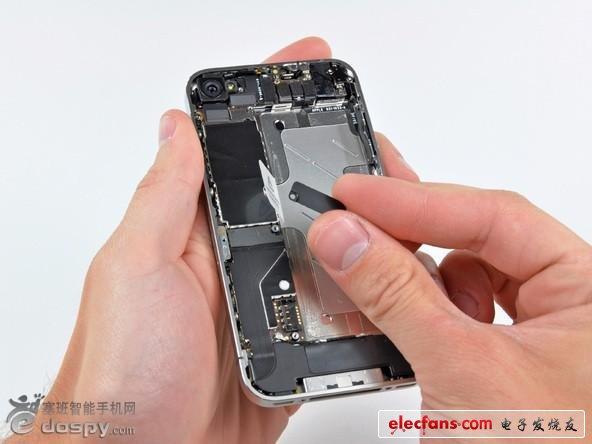 手机后盖打开方法
