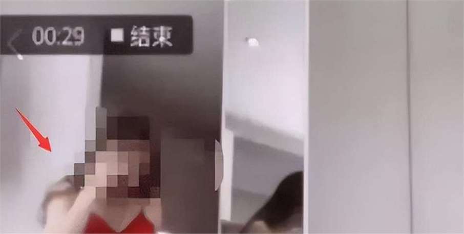 直播忘了关摄像头视频