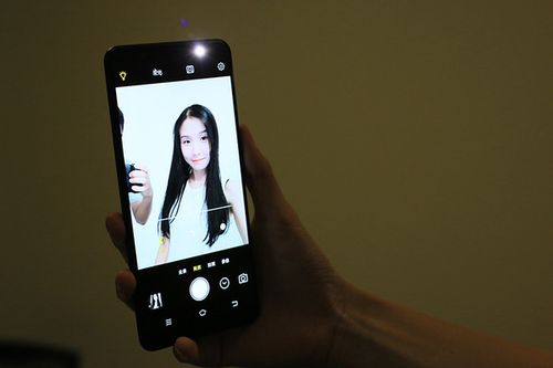 vivox20怎么拍照时开灯
