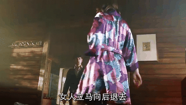 女子正在洗澡遭遇杀手搞笑