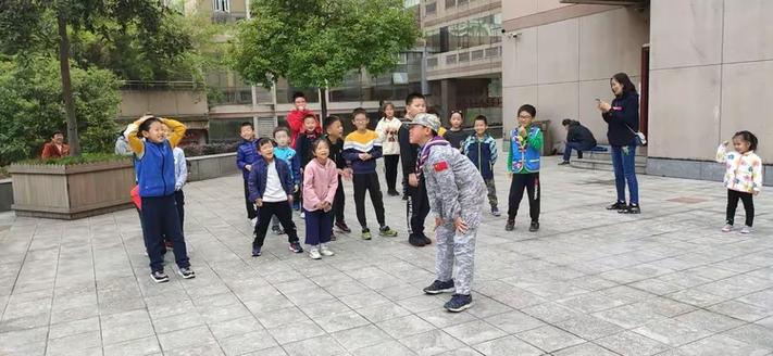 《头拍肩拍》完整版歌词骆驼有奶吗