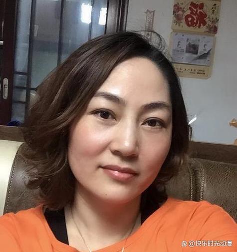 漫画《搬进阿姨》下拉式