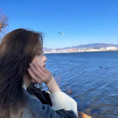 头像女生简单气质